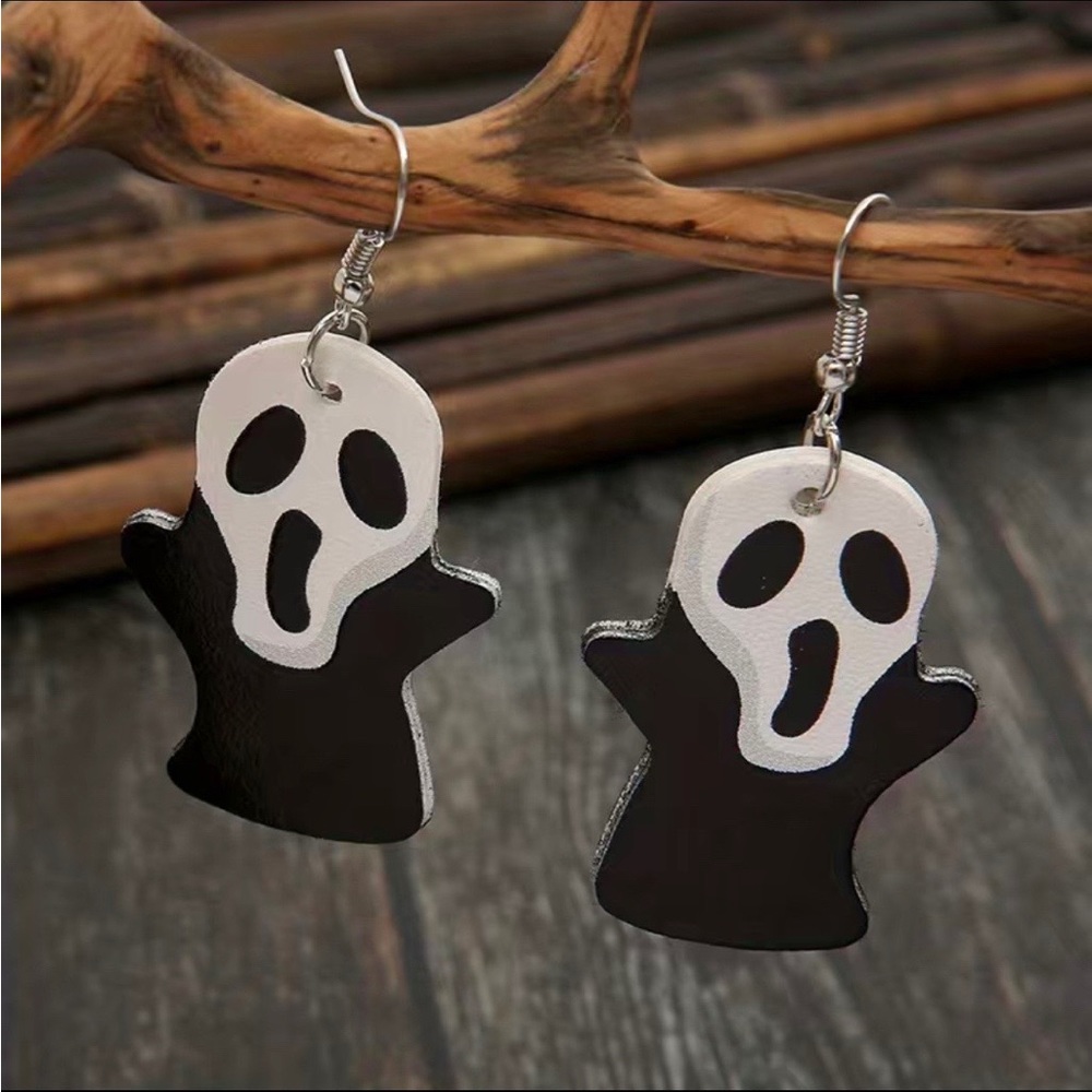 Ghostface Leather Dangle Earrings - Retro, Perfect for Halloween!